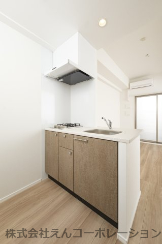 キッチン　画像の反転タイプになります。