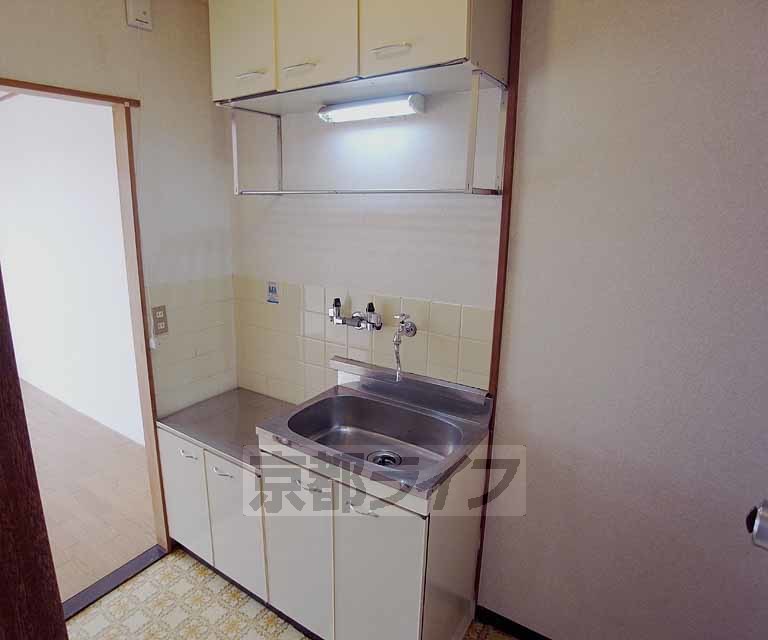 キッチン　コンパクトですが２口ガスコンロ置けます。