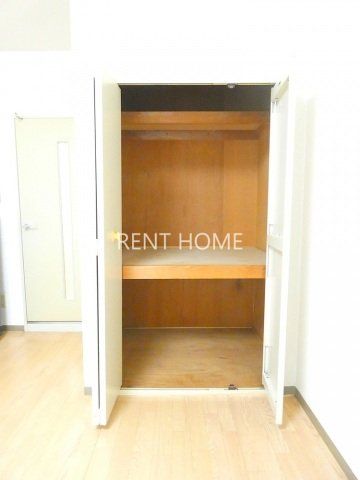 収納　洋室に便利なクローゼットがあります。