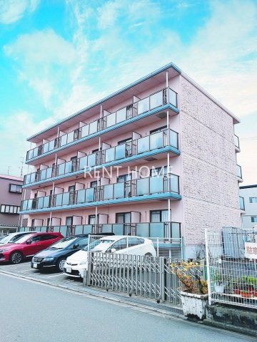 建物外観　鉄筋コンクリート造の４階建ての建物です。