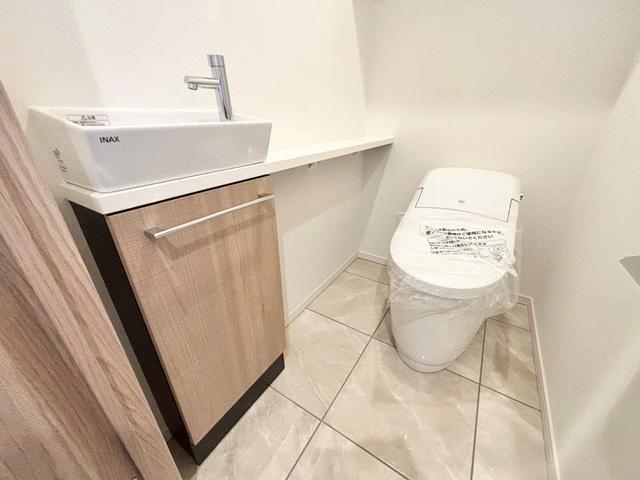 トイレ　温水洗浄暖房便座