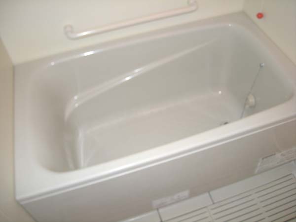 バス・シャワールーム　コンパクトで使いやすいお風呂です