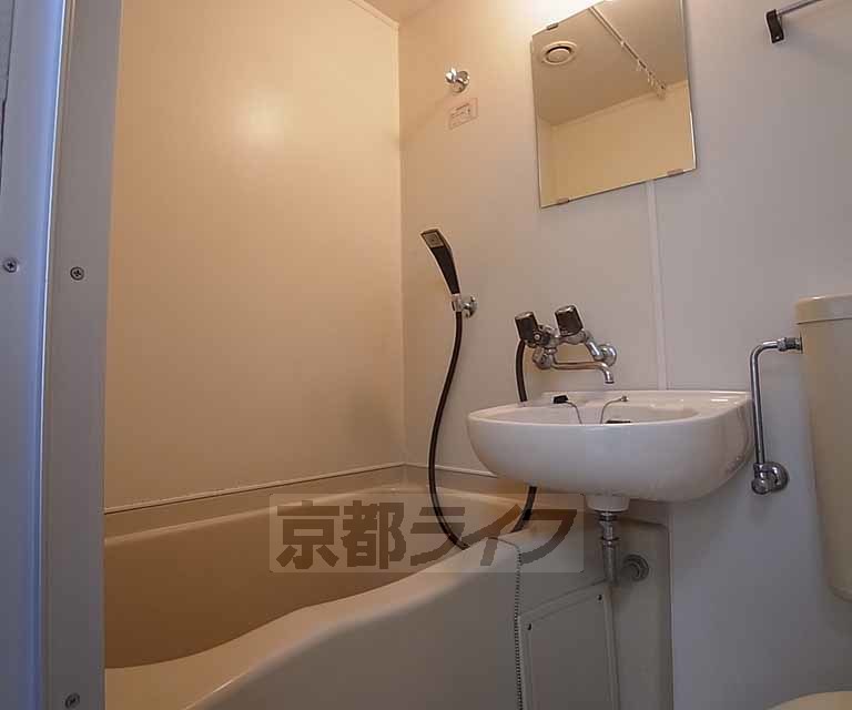 洗面設備　ユニットバスタイプです。