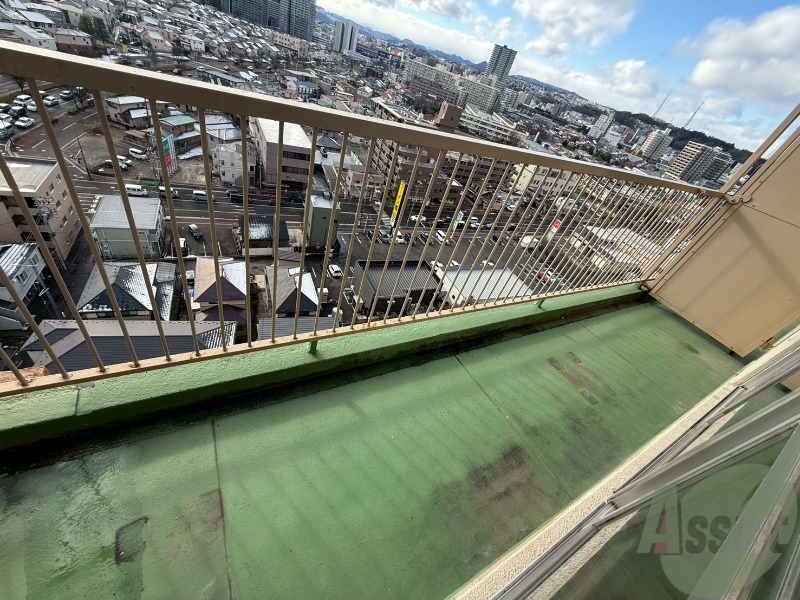 バルコニー　バルコニーは長さも幅もちょうどいい広さでした。