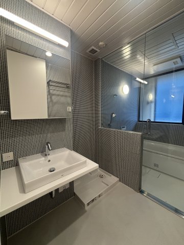 洗面設備　ゆったりとスペースのある洗面所