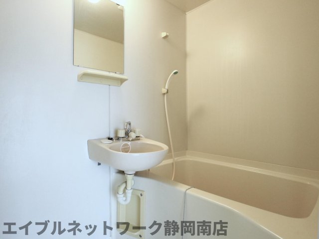 バス・シャワールーム　日々の疲れを癒すお風呂付です