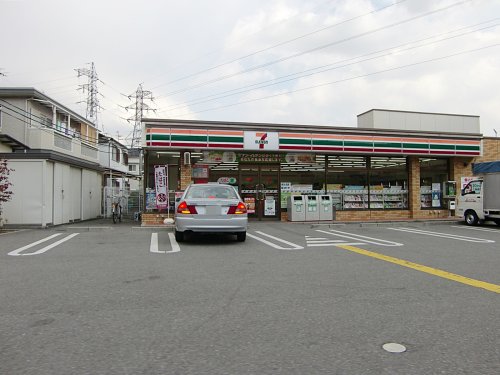 コンビニ　セブンイレブン 宝塚中野町店（コンビニ）まで338m