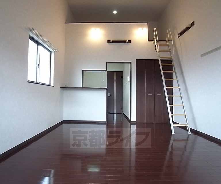 居室・リビング　南窓の明るい洋室９帖です。