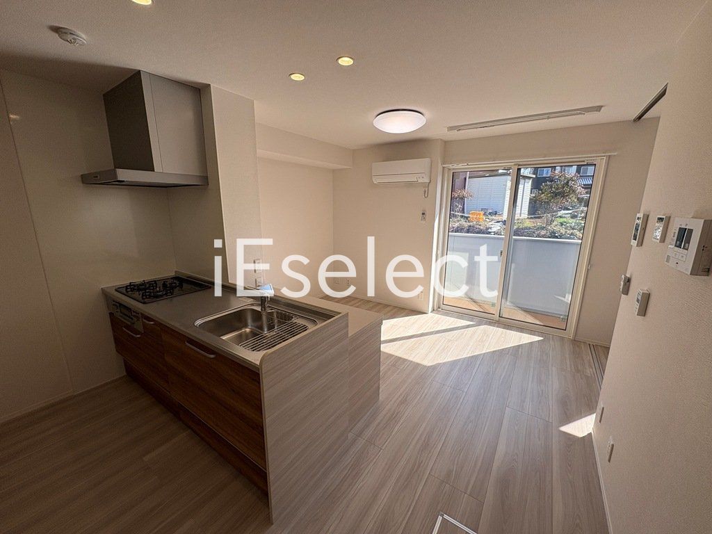 居室・リビング　広々開放的なリビングです♪