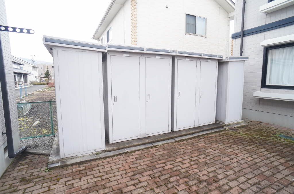 建物外観　ストッカー