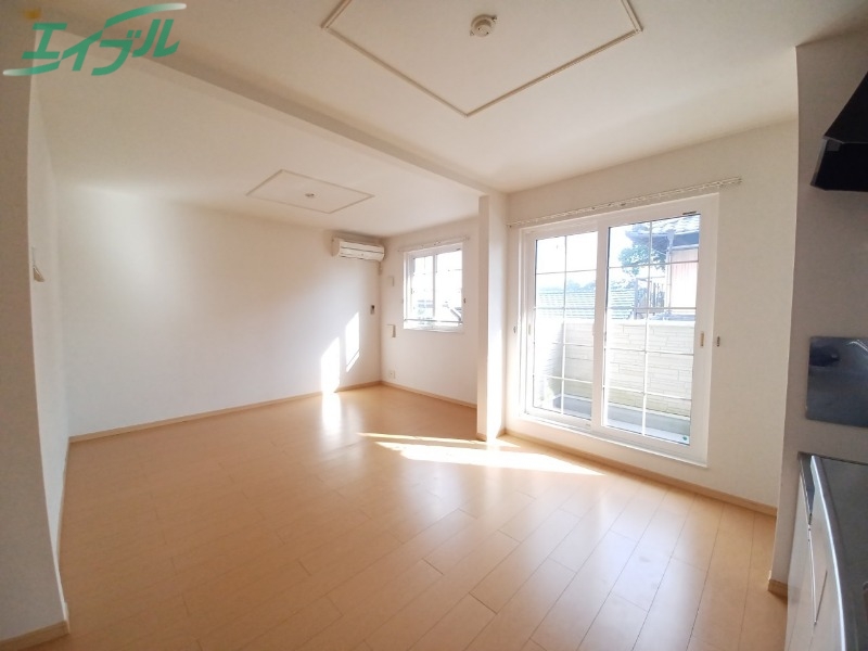 居室・リビング　同型参考写真