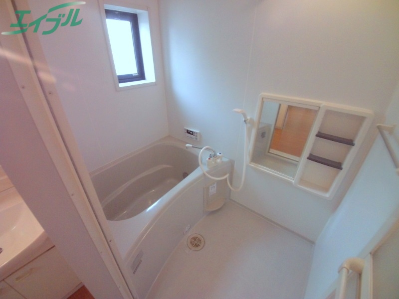 バス・シャワールーム　同物件別部屋写真