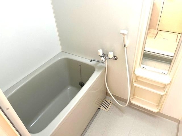 バス・シャワールーム　追い焚き給湯機能付き浴室