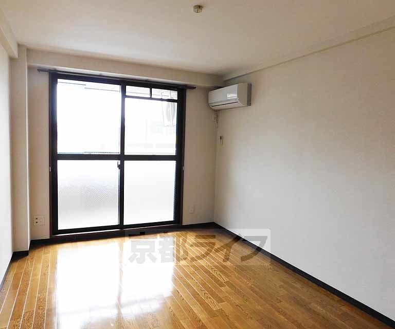 居室・リビング　日当りのいいお部屋です