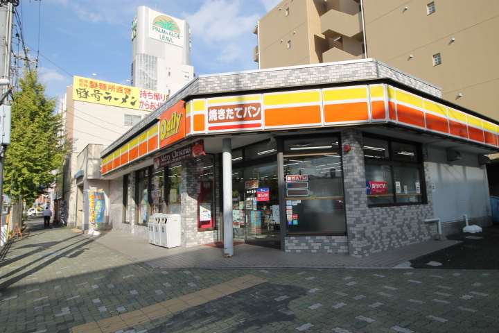 コンビニ　デイリーヤマザキ岩塚駅店（コンビニ）まで855m