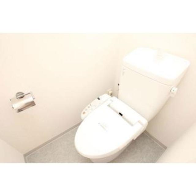 トイレ　※写真は同タイプ住戸です。