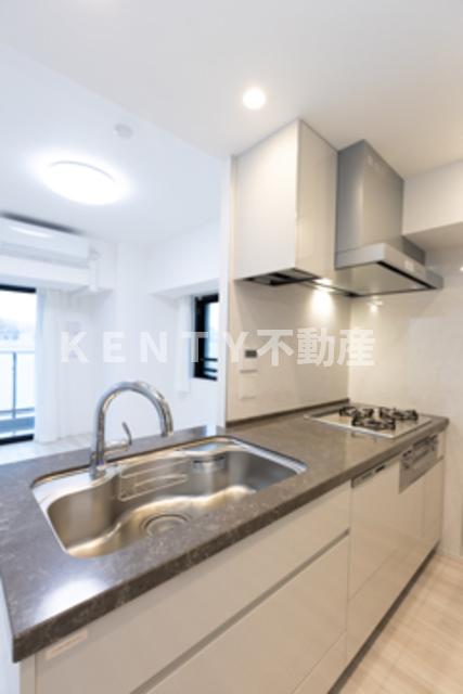 キッチン　コンパクトなキッチンで掃除もラクラク