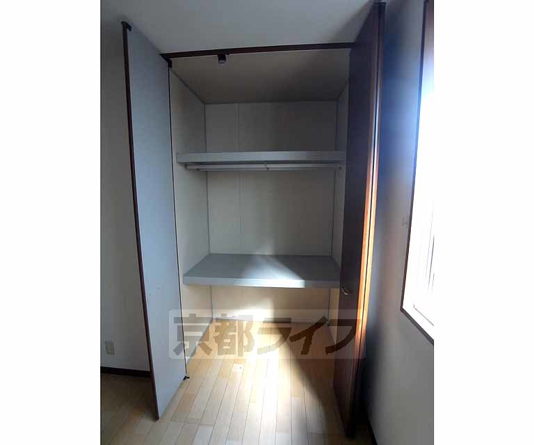 収納　奥行きのあるクローゼットです。