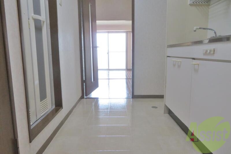 玄関　玄関まで光が入ってきており明るい感じがしました。