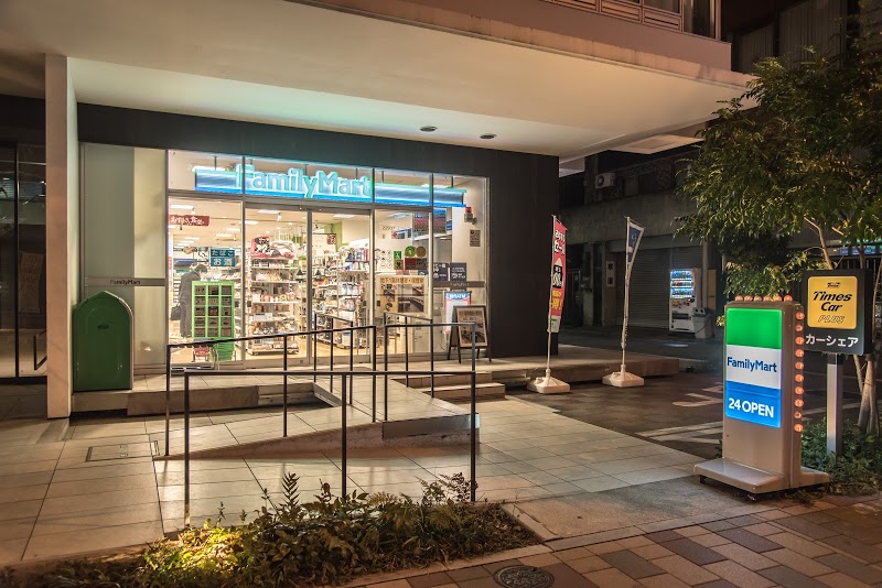 コンビニ　ファミリーマート台東四丁目店（コンビニ）まで226m