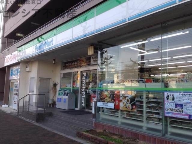 コンビニ　ファミリーマート城東鴫野西店（コンビニ）まで208m