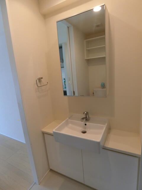 洗面設備　人気な独立洗面台です