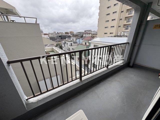 バルコニー　バルコニーからの眺めを楽しみながら食事をしませんか