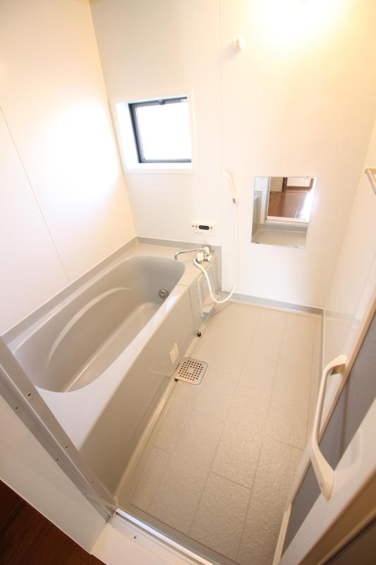 バス・シャワールーム　追い焚き機能付きバス