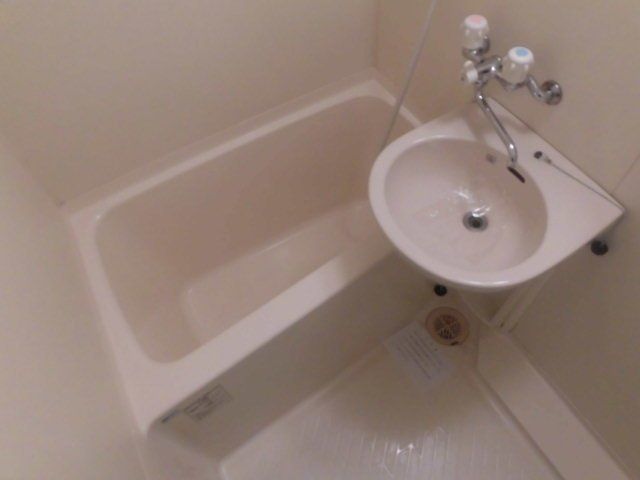 バス・シャワールーム　同仕様タイプの写真です。