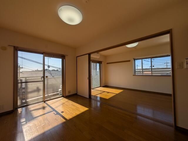 居室・リビング　室内