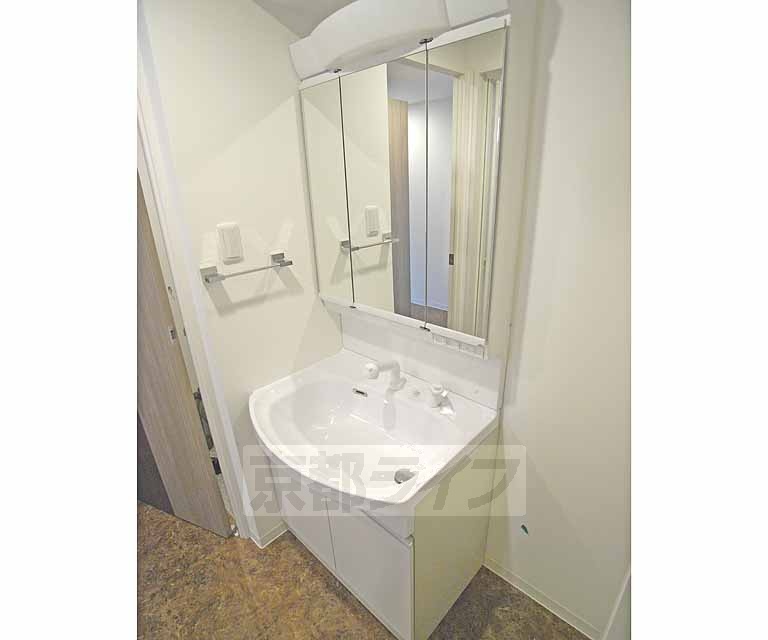 洗面設備　独立洗面台です