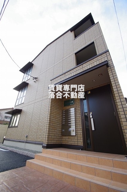 エントランス　オートロック付きで安心♪