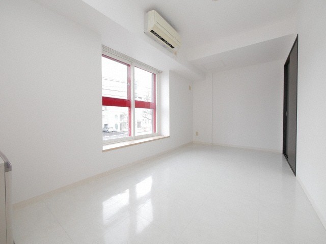 居室・リビング　白を基調とした清潔感のあるワンルームです♪