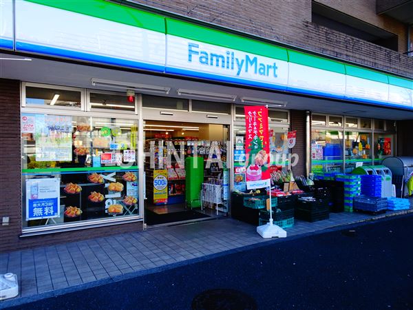 コンビニ　ファミリーマート 世田谷北沢四丁目店（コンビニ）まで444m
