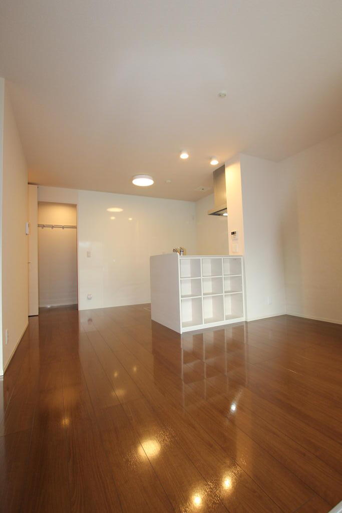 居室・リビング　同物件、別部屋の写真です。