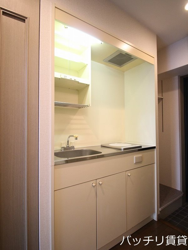 キッチン　別号室タイプの為、現状を優先致します。