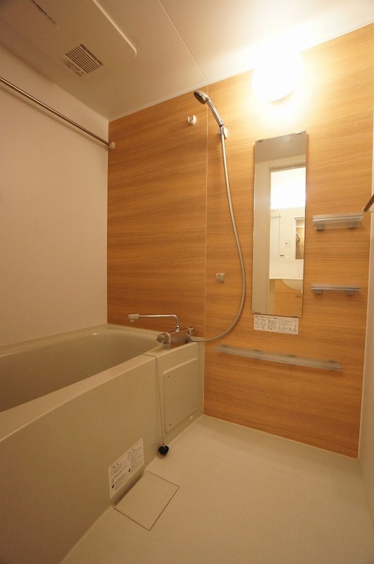 バス・シャワールーム　※別のお部屋のお写真になります実際とは異なります。