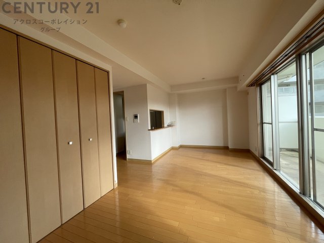 居室・リビング　南向きで日当たり良好なリビングです。