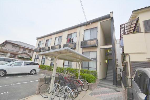 建物外観　存在感のある外観は落ちついた色合いで、堂々としていますね。