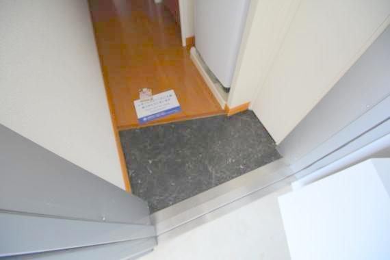 玄関　落ち着いたおしゃれな玄関です。