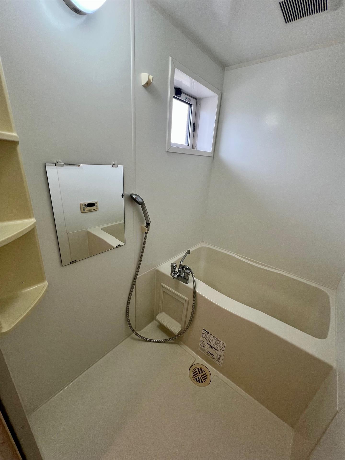 バス・シャワールーム　同タイプ室内写真（反転タイプ）