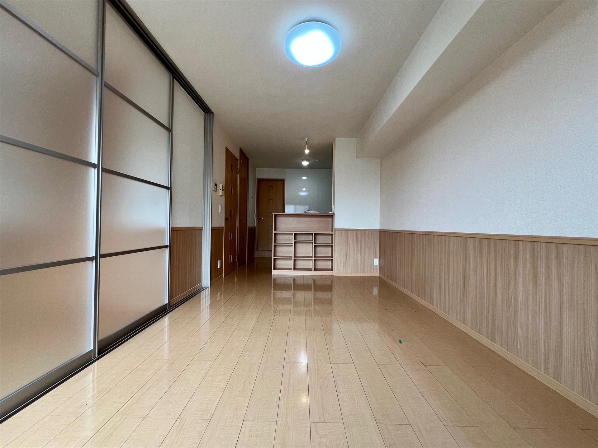 居室・リビング　同タイプ室内写真（反転タイプ）