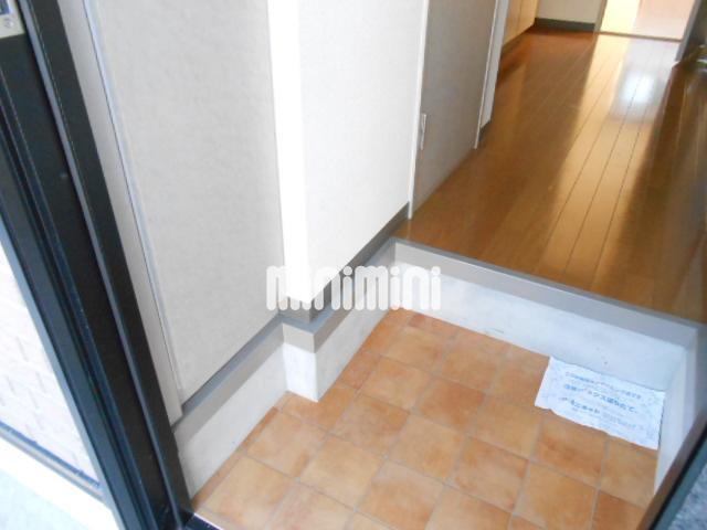 玄関　靴箱あります