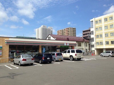 コンビニ　セブンイレブン南7条店（コンビニ）まで336m