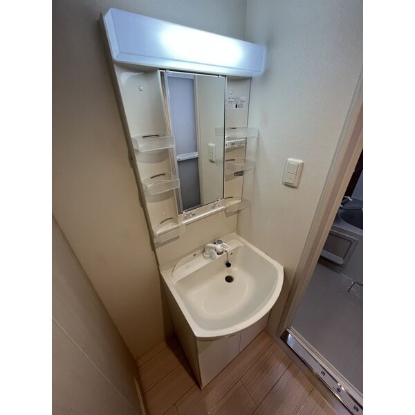 洗面設備　独立洗面台です