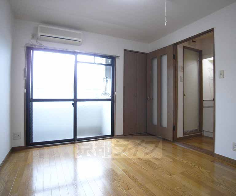 居室・リビング　６帖の洋室です。