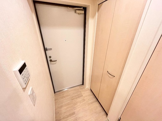 玄関　同物件、別号室の写真