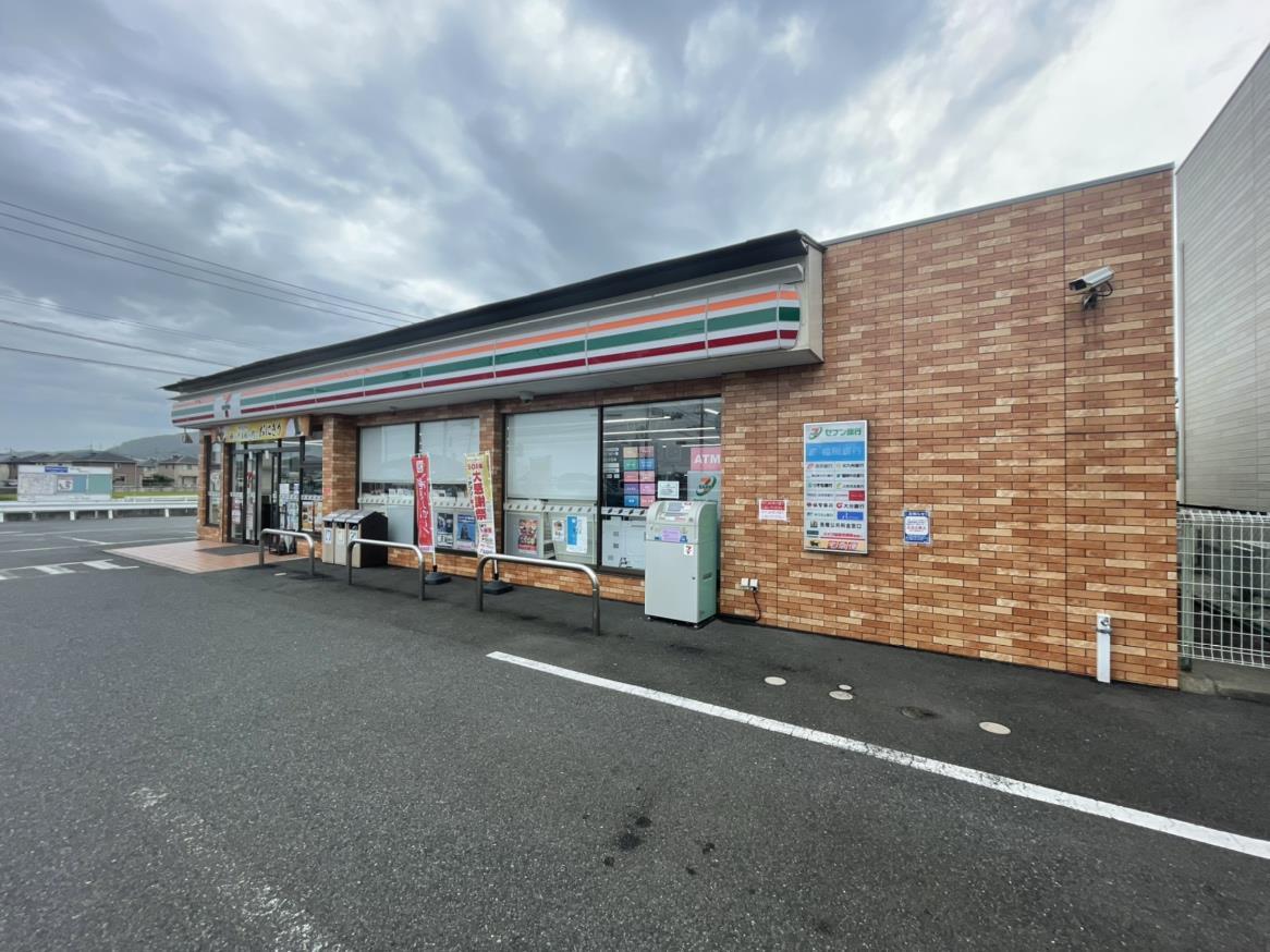 コンビニ　セブンイレブン小倉くさみ店（コンビニ）まで610m