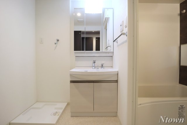 洗面設備　使いやすい独立洗面台です