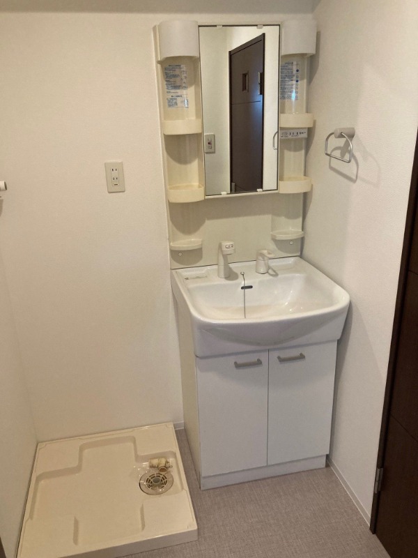 洗面設備　日々の身支度はこちらでされてください